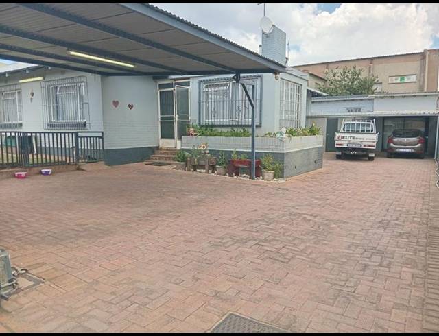 3 BEDROOM HOUSE FOR SALE IN WENTWORTH PARK